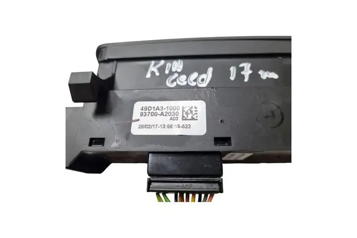 Kia Ceed (2015 - 2018) 93700A2030 Другие включатели / ручки/ переключатели — фото 2