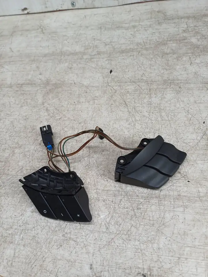 Opel Meriva A (2002 - 2006) 09185419 Кнопки на рулевом колесе — фото 1