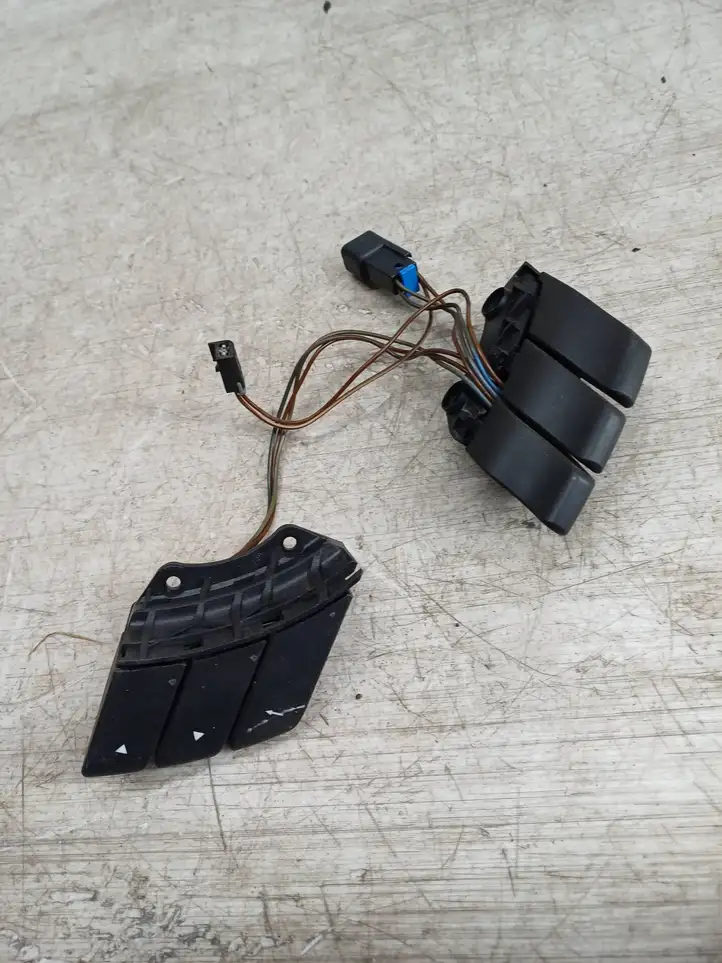 Opel Meriva A (2002 - 2006) 09185419 Кнопки на рулевом колесе — фото 7