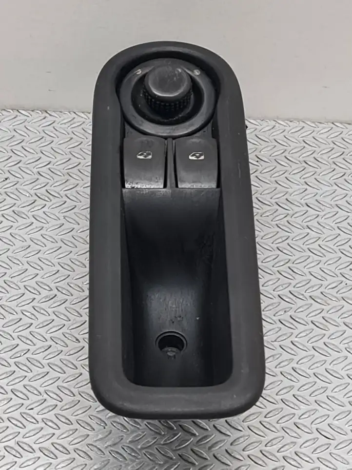 Renault Twingo II (2007 - 2014) 8200356515 Кнопка стеклоподъемников — фото 1