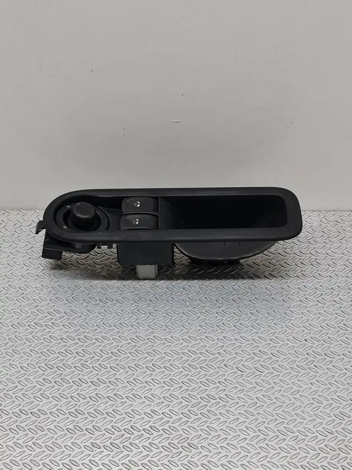 Renault Twingo II (2007 - 2014) 8200356515 Кнопка стеклоподъемников — фото 2