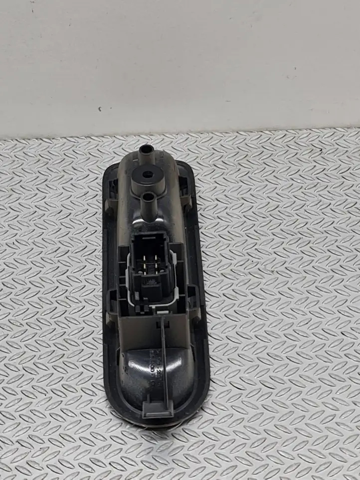 Renault Clio III (2005 - 2012) 220420 Кнопка стеклоподъемников — фото 4