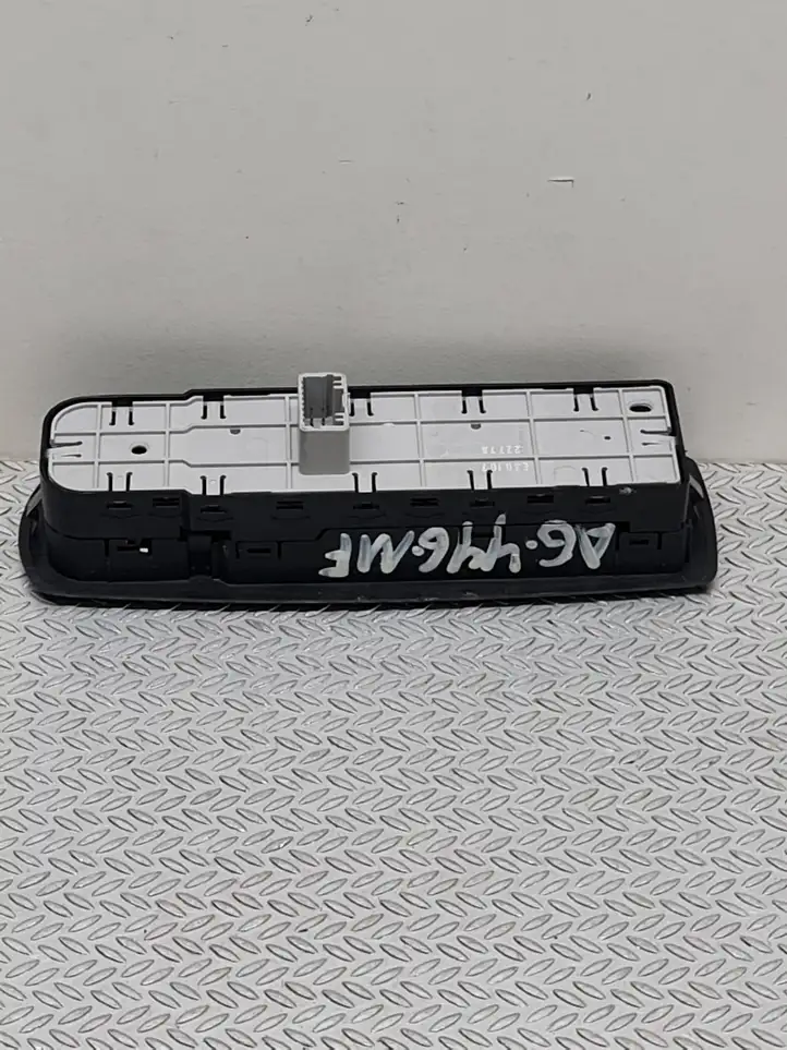 Renault Laguna III (2007 - 2015) 809610006R Блок кнопок стеклоподъемников — фото 3