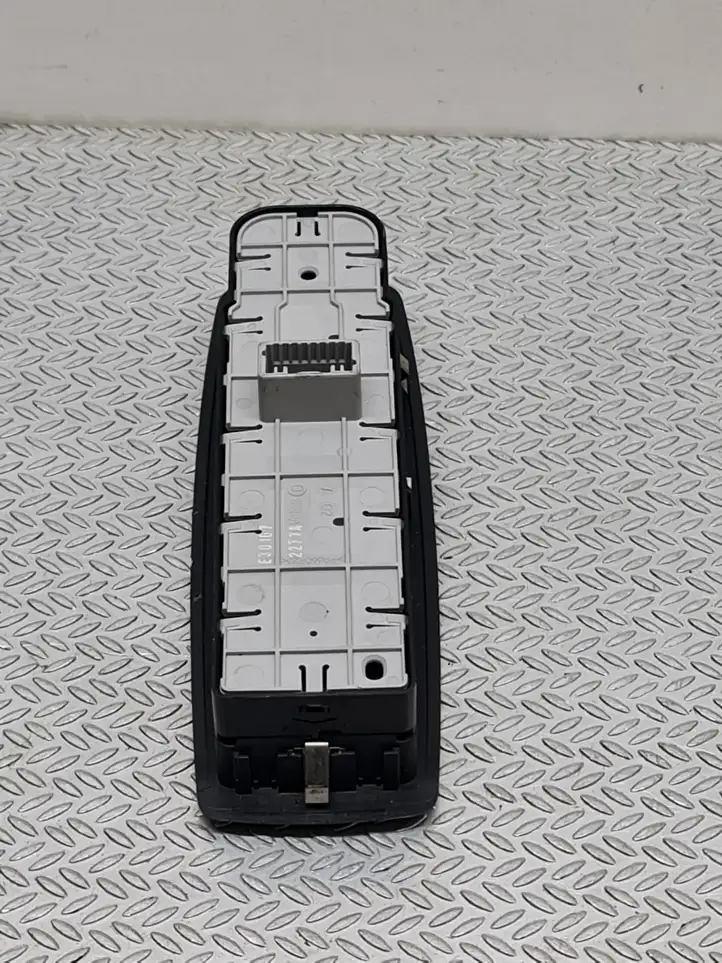 Renault Laguna III (2007 - 2015) 809610006R Блок кнопок стеклоподъемников — фото 4