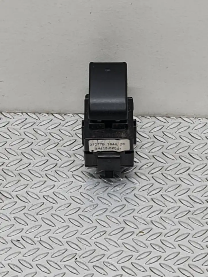 Toyota Corolla E120 E130 (2004 - 2007) 8771002041 Кнопка стеклоподъемников — фото 4