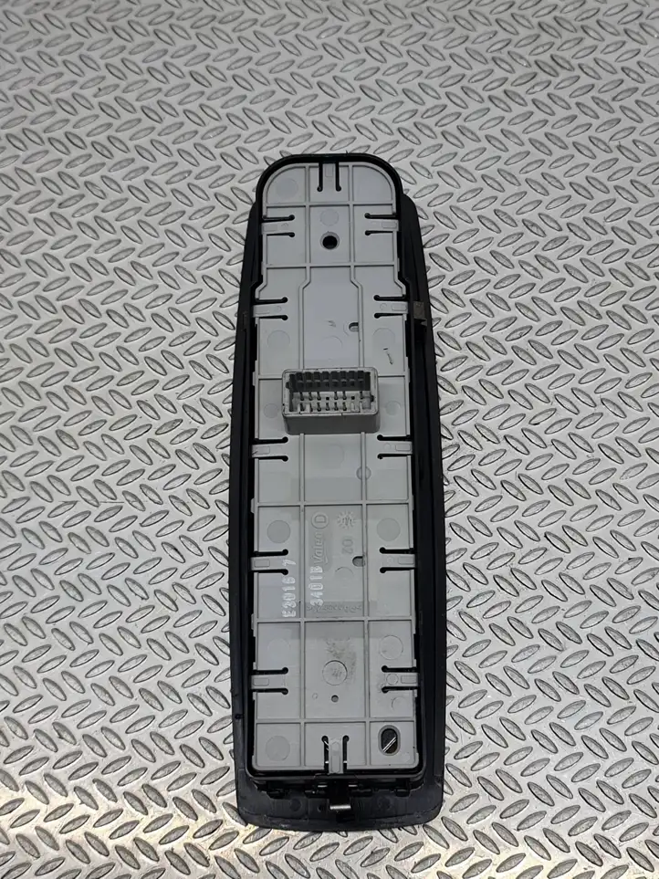 Renault Megane III (2009 - 2016) 809610006R Блок кнопок стеклоподъемников — фото 3