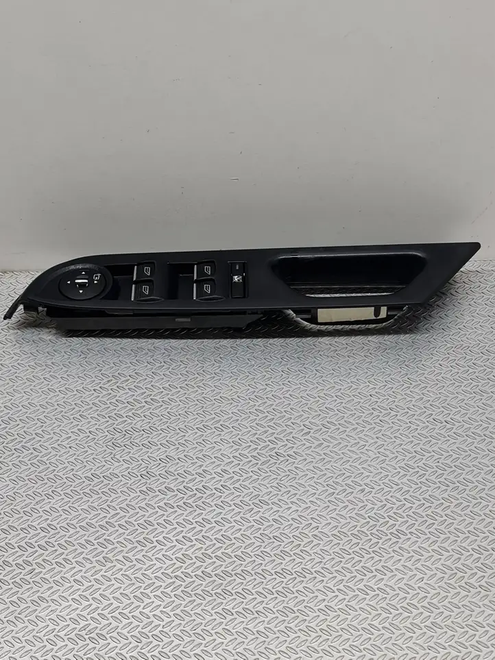 Ford B-MAX (2012 - 2018) AM5T14A132GB Кнопка стеклоподъемников — фото 2