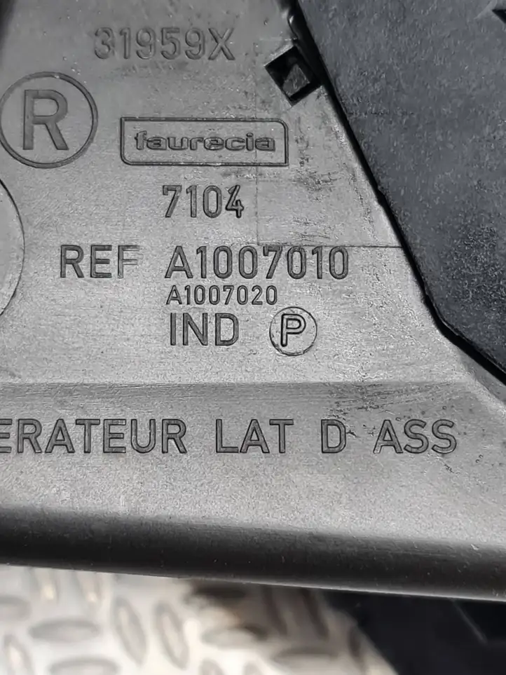 Renault Megane II (2006 - 2008) A1007010 Боковой воздушный дефлектор — фото 6