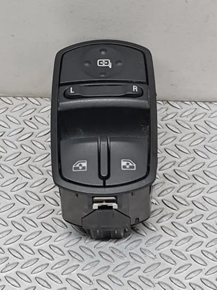Opel Corsa D (2006 - 2010) 13258521 Кнопка стеклоподъемников — фото 1