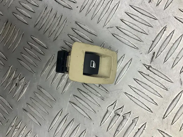 BMW 5 E60 E61 (2004 - 2010) 9113771 Кнопка стеклоподъемников — фото 1