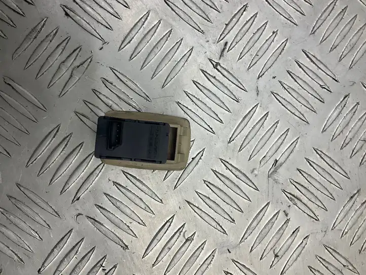 BMW 5 E60 E61 (2004 - 2010) 9113771 Кнопка стеклоподъемников — фото 4