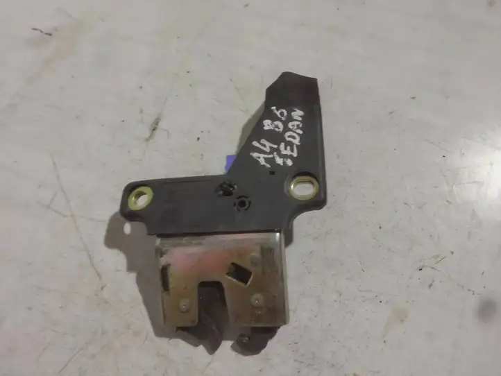 Audi A4 (2000 - 2006)  8E5827505A Замок задней крышки