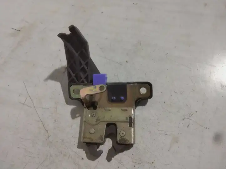 Audi A4 (2000 - 2006)  8E5827505A Замок задней крышки