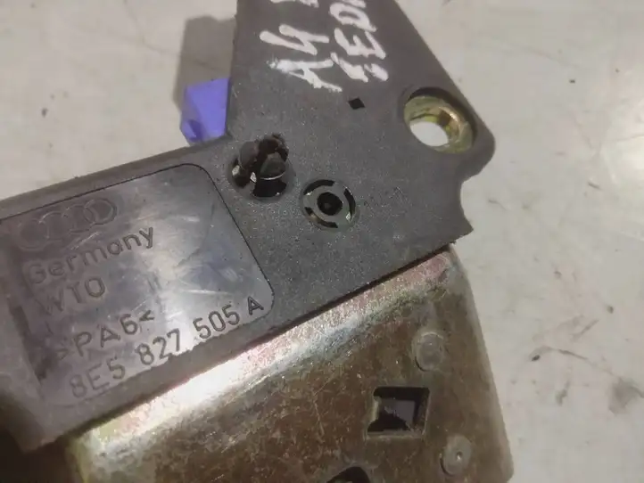 Audi A4 (2000 - 2006)  8E5827505A Замок задней крышки