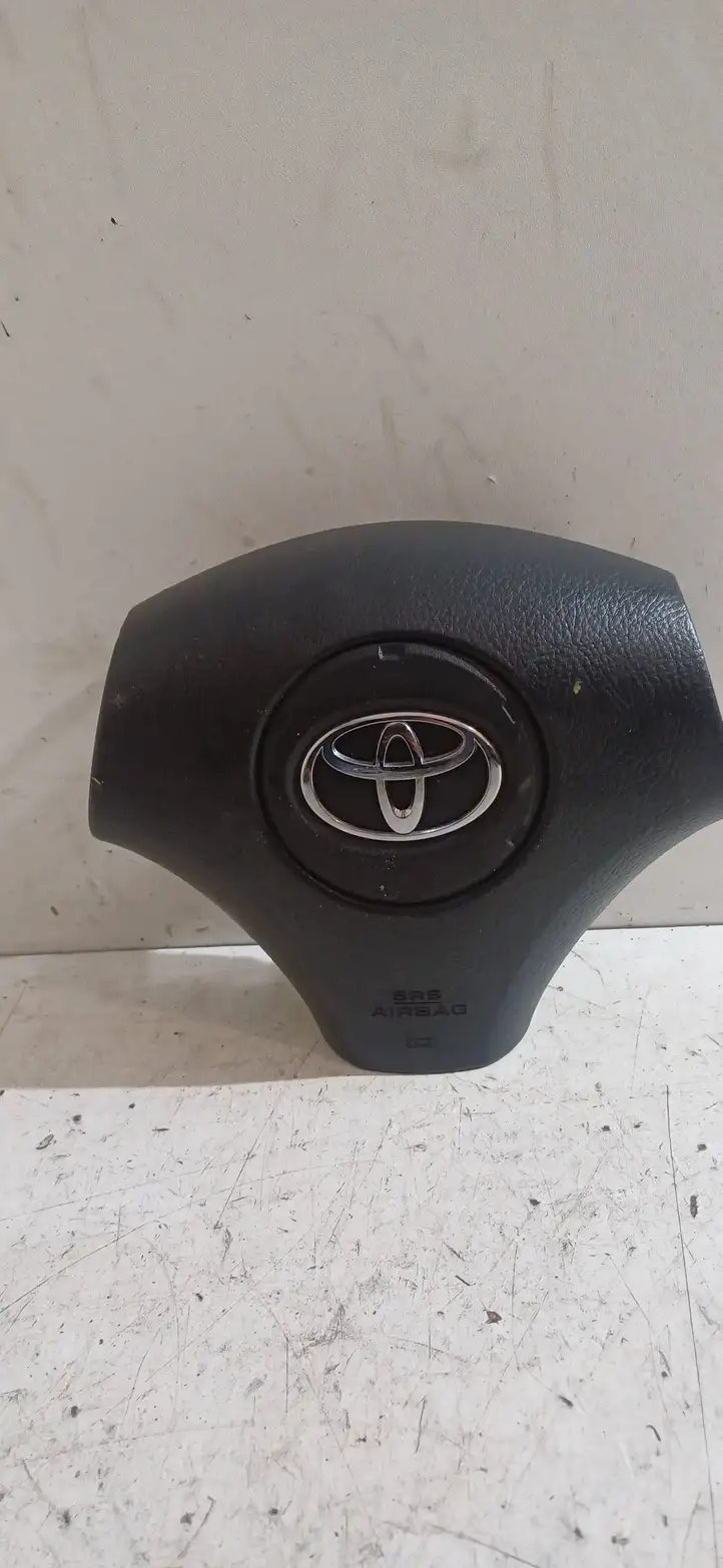 Toyota Corolla E120 E130 (2000 - 2004) 4513002160A Подушка безопасности руля — фото 1