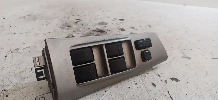 Toyota Corolla E120 E130 (2000 - 2004) 8482002100 Кнопка стеклоподъемников — фото 1