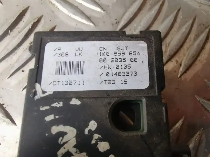 Skoda Octavia Mk2 (1Z) (2004 - 2013) 1K0959654 Датчик угла поворота руля — фото 3
