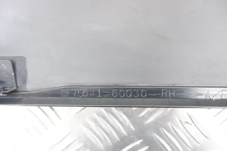 Toyota Land Cruiser (J120) (2002 - 2009) 627106A080 Заднее боковое стекло — фото 4
