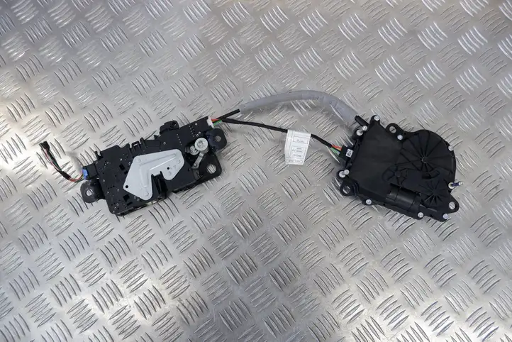 BMW X1 F48 F49 (2015 - 2022) 7374006 Замок крышки багажника — фото 2