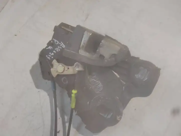 Toyota Avensis T250 (2003 - 2006) Замок передней двери — фото 2