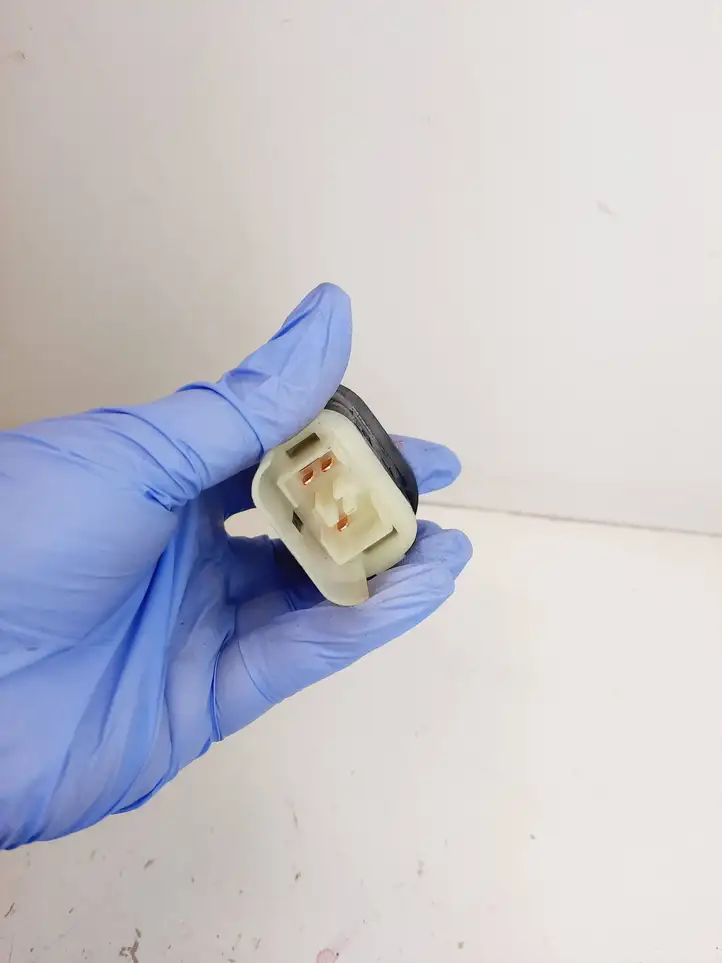 Saab 9-5 (1998 - 2005)  4733440 Включатель закрытия задней крышки