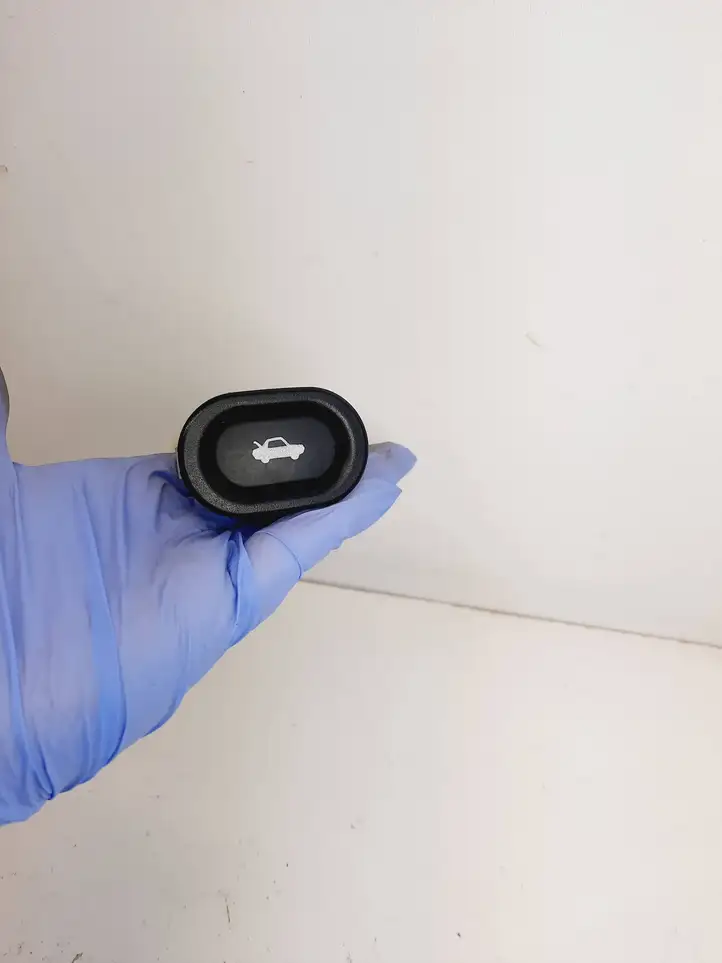 Saab 9-5 (1998 - 2005)  4733440 Включатель закрытия задней крышки