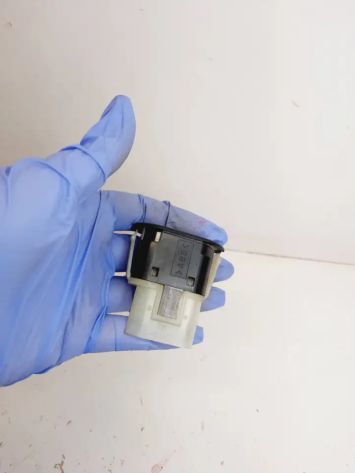 Saab 9-5 (1998 - 2005)  4733440 Включатель закрытия задней крышки