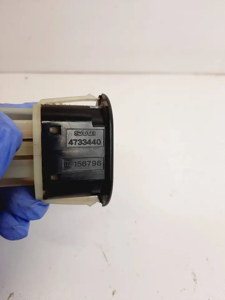 Saab 9-5 (1998 - 2005)  4733440 Включатель закрытия задней крышки