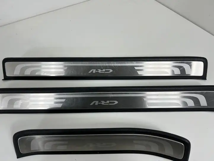 Honda CR-V (2012 - 2016) 84262TOA Внутренняя обшивка порога (комплект) — фото 10