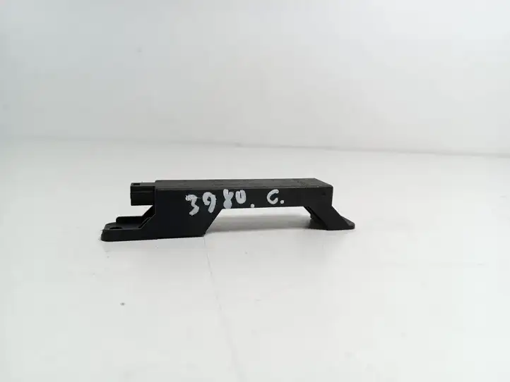 Mercedes-Benz C W204 (2007 - 2014) A2048201475 GPS антенна — фото 2