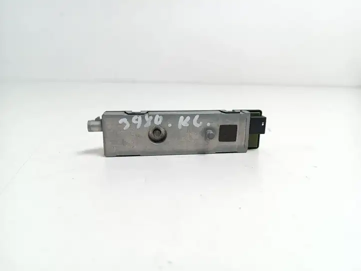Mercedes-Benz C W204 (2007 - 2014) A2048709590 Усилитель антенны — фото 3