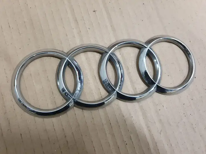 Audi Q5 SQ5 (2012 - 2017) 4H0853742A Эмблема производителя — фото 1