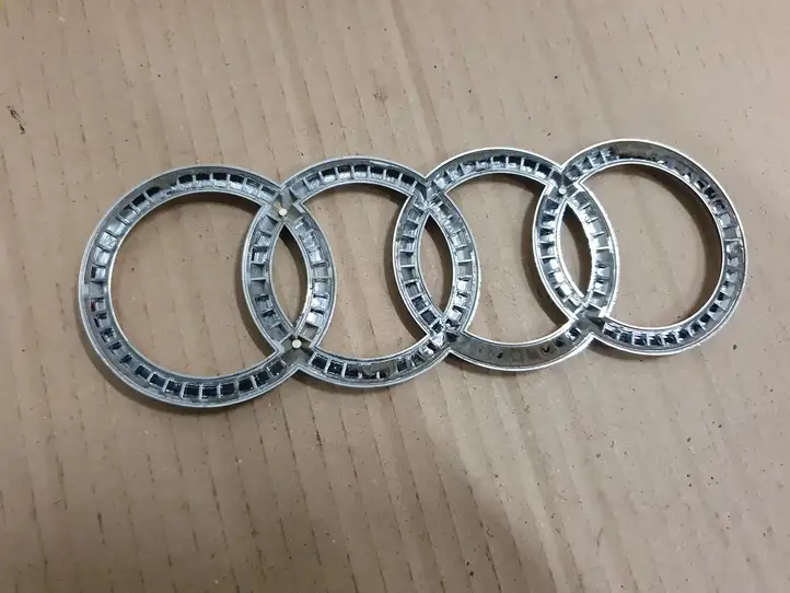 Audi Q5 SQ5 (2012 - 2017) 4H0853742A Эмблема производителя — фото 3