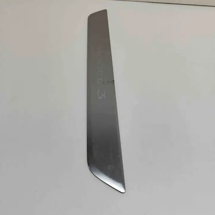 Tesla Model 3 (2017 - 2023) 150476300A Отделка переднего порога — фото 2