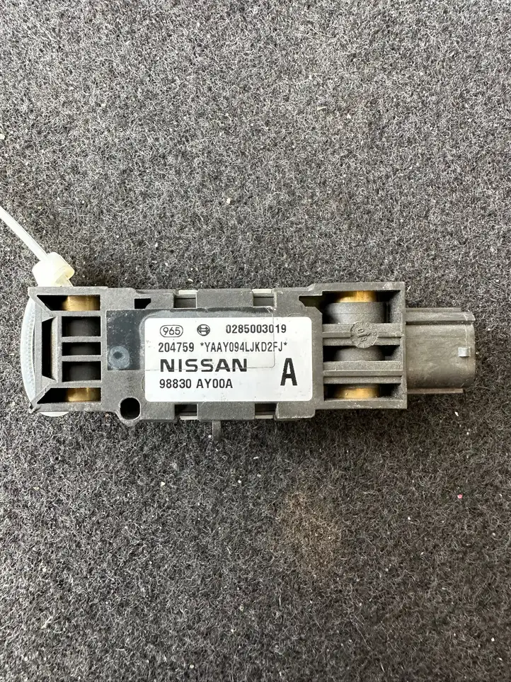Nissan Note (E11) (2006 - 2014) 98830AY00A Датчик удара SRS — фото 1