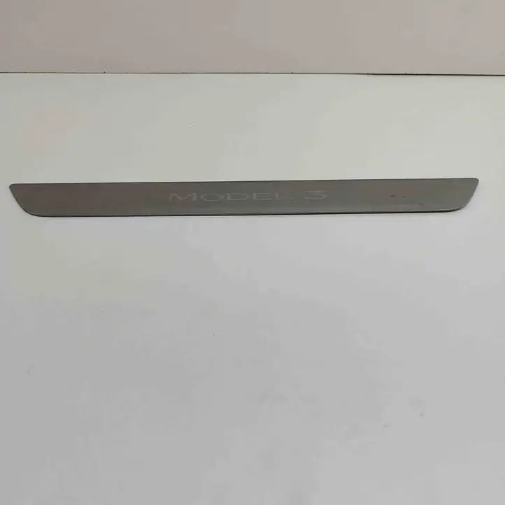 Tesla Model 3 (2017 - 2023) 150476300A Внутренняя отделка переднего порога — фото 1