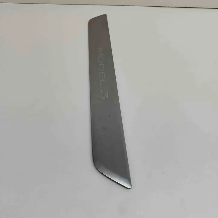 Tesla Model 3 (2017 - 2023) 150476300A Внутренняя отделка переднего порога — фото 2