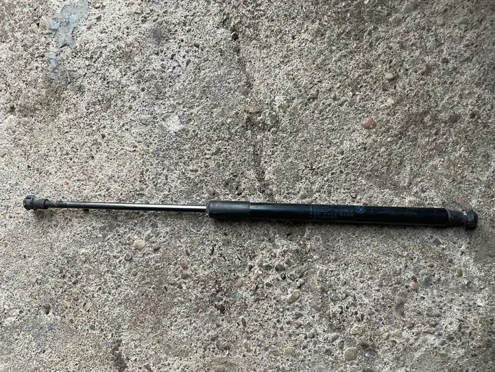 BMW 1 F20 F21 (2011 - 2019) 7239871 Амортизатор крышки багажника — фото 1