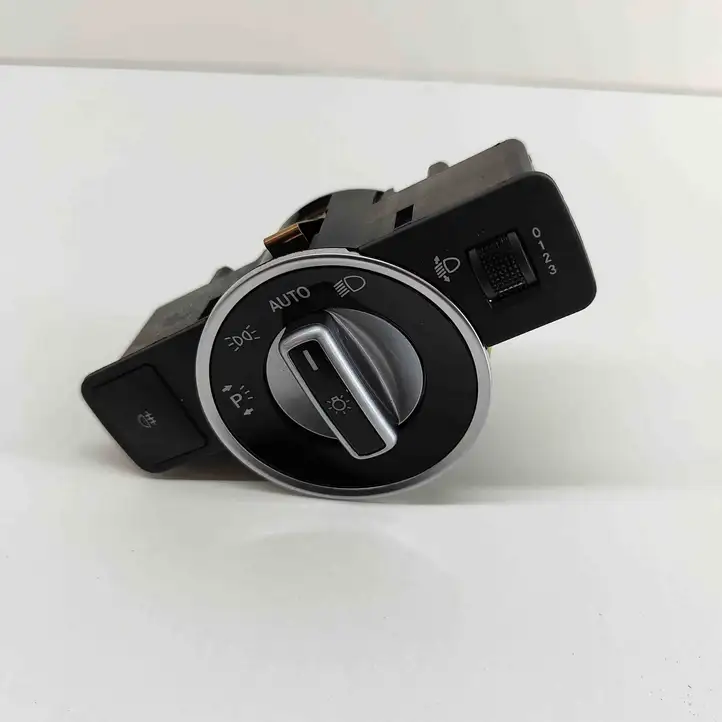 Mercedes-Benz CLA C117,X117,W117 (2013 - 2019) A2049053103 Включатель фонарей — фото 1