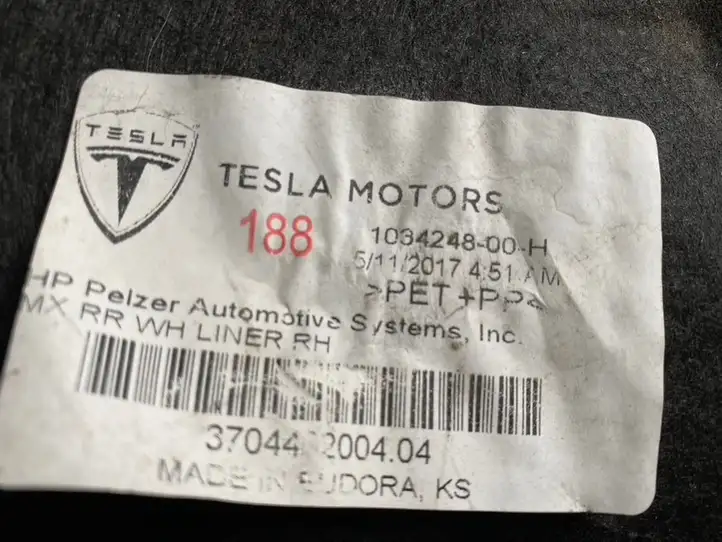 Tesla Model X (2015 - 2021) 103424800H Задний подкрылок — фото 4