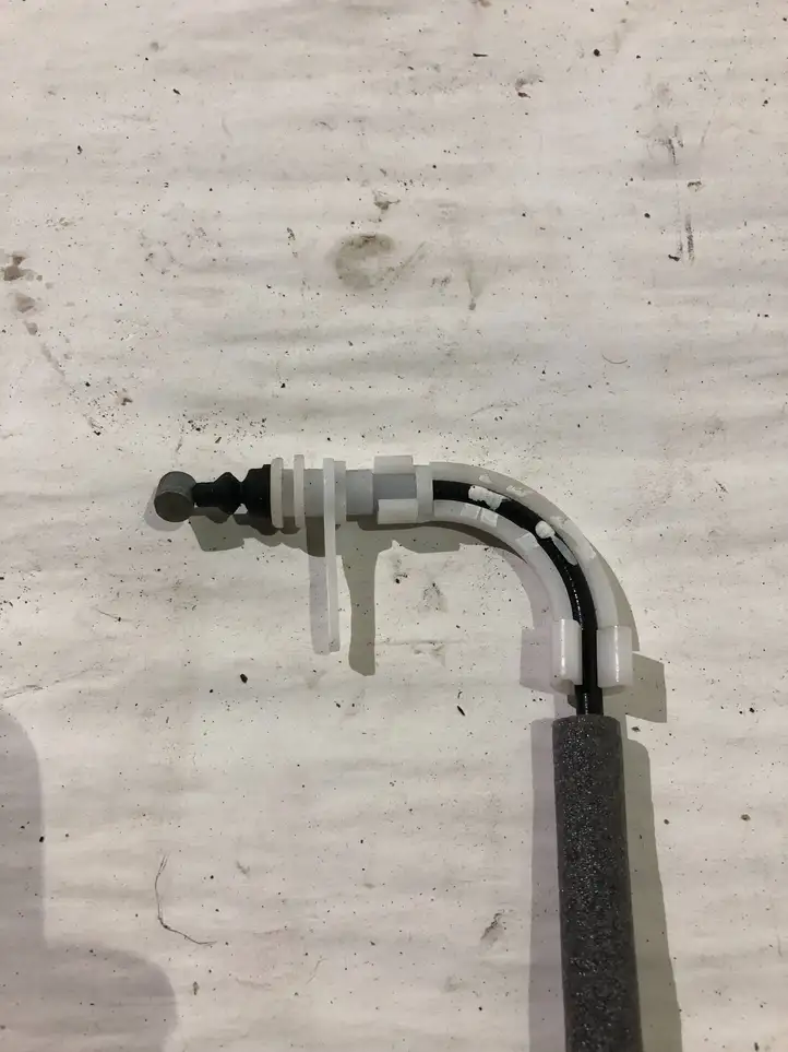 BMW X5 F15 (2013 - 2017)  7323100 Трос передней двери