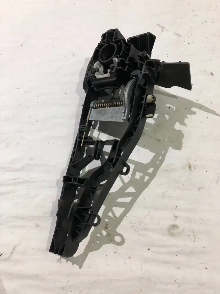 BMW X5 F15 (2013 - 2017) 7304803 Крепление наружной ручки передней двери — фото 2