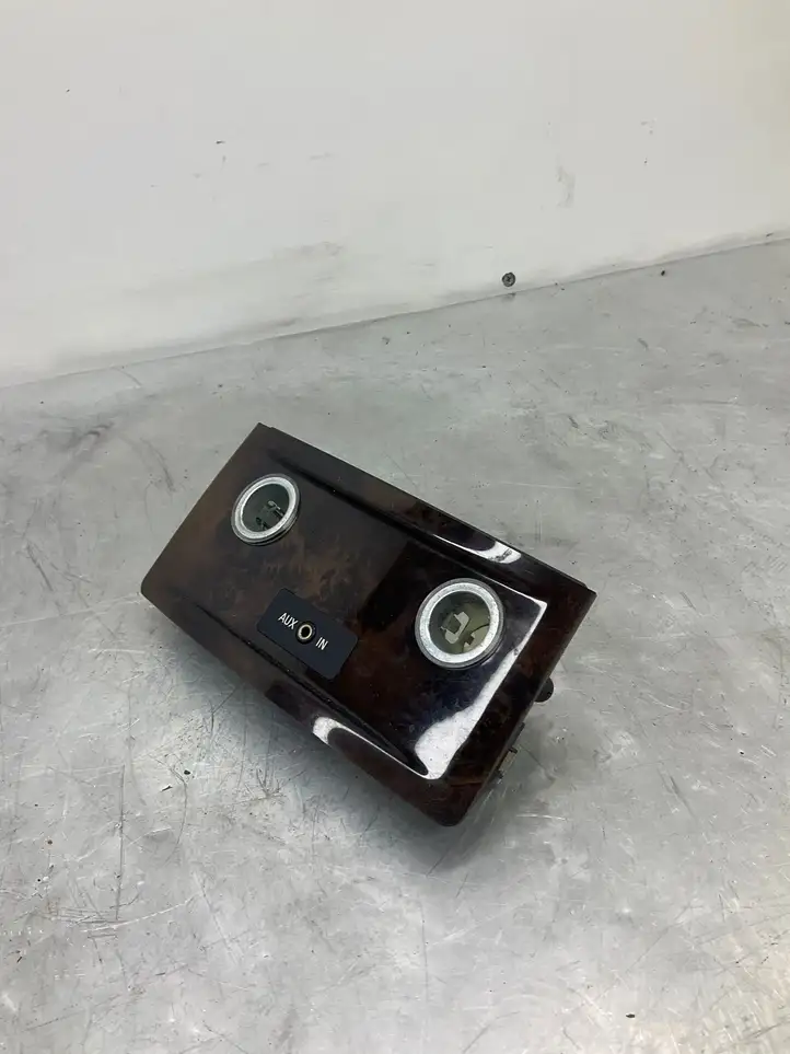 BMW 5 E60 E61 (2004 - 2010) 6951150 Накладка заднего прикуривателя — фото 3
