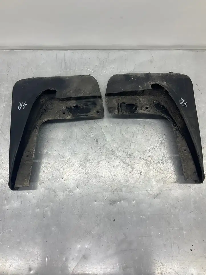 BMW 5 E60 E61 (2004 - 2010)  24223110 Комплект брызговиков