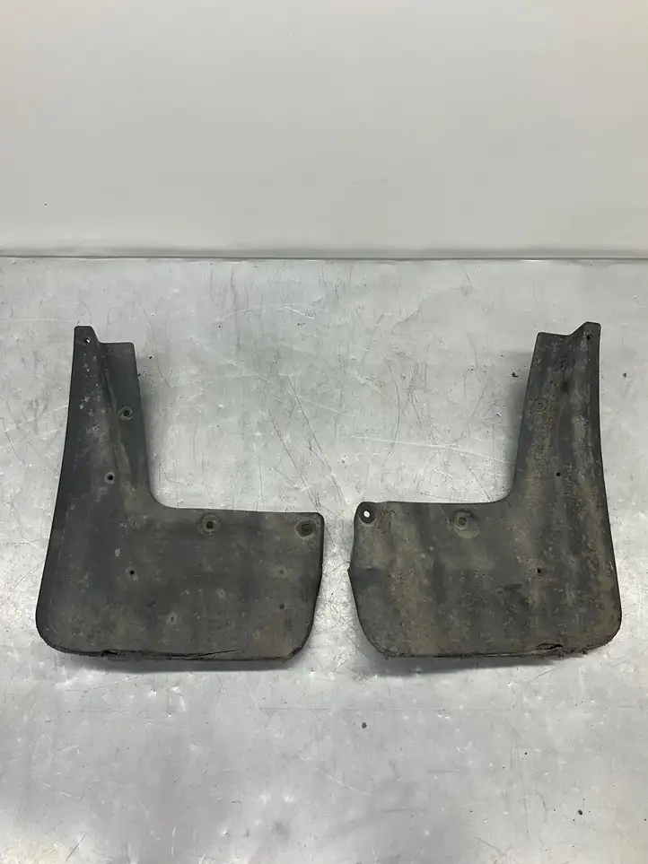 BMW 5 E60 E61 (2004 - 2010)  24223110 Комплект брызговиков