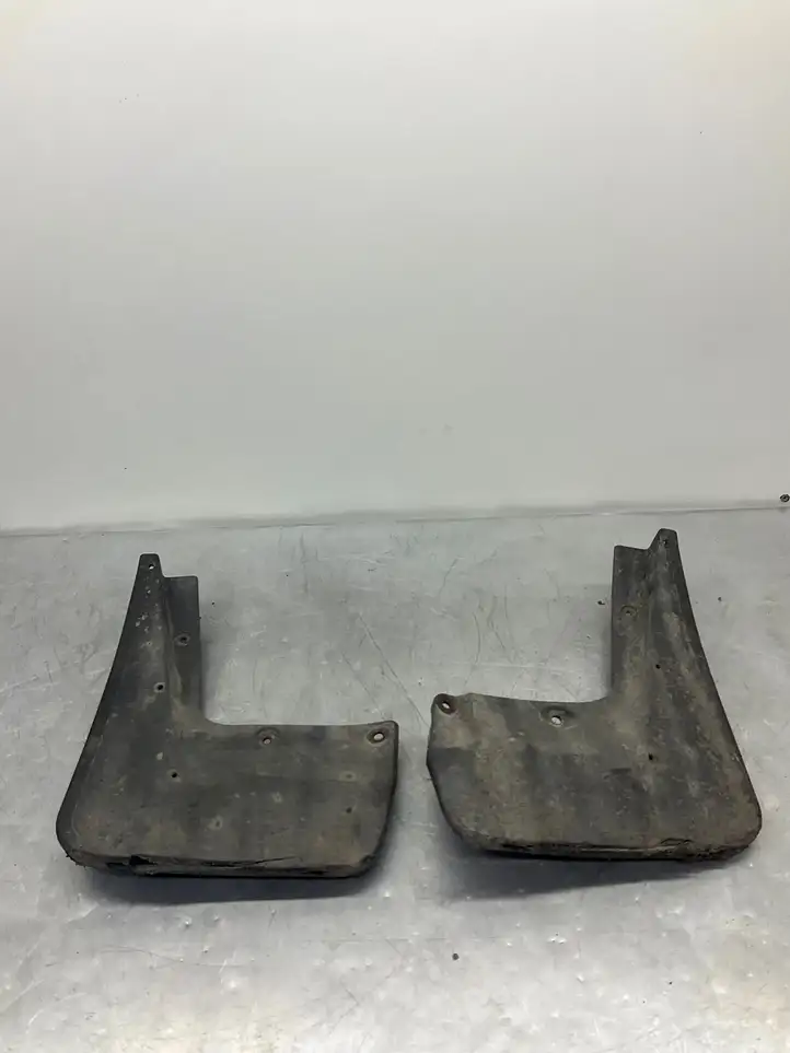 BMW 5 E60 E61 (2004 - 2010)  24223110 Комплект брызговиков