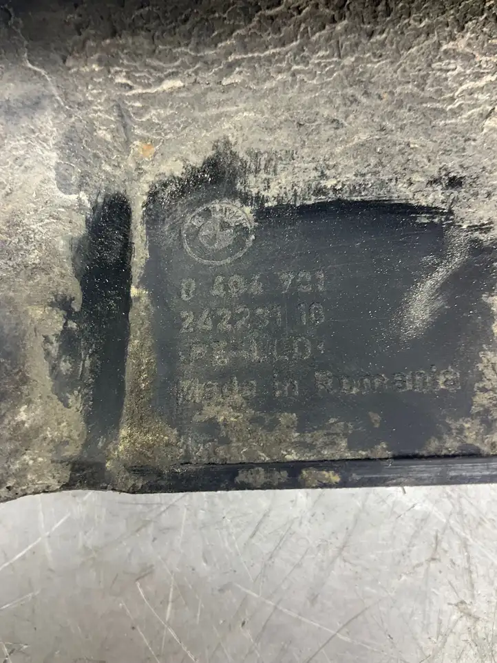 BMW 5 E60 E61 (2004 - 2010)  24223110 Комплект брызговиков