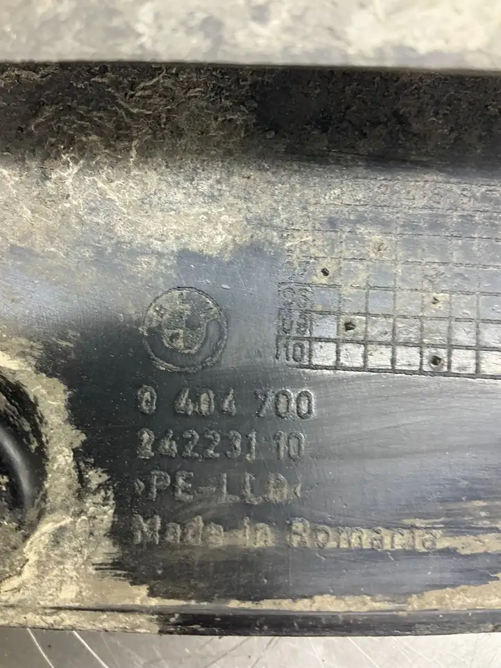 BMW 5 E60 E61 (2004 - 2010)  24223110 Комплект брызговиков