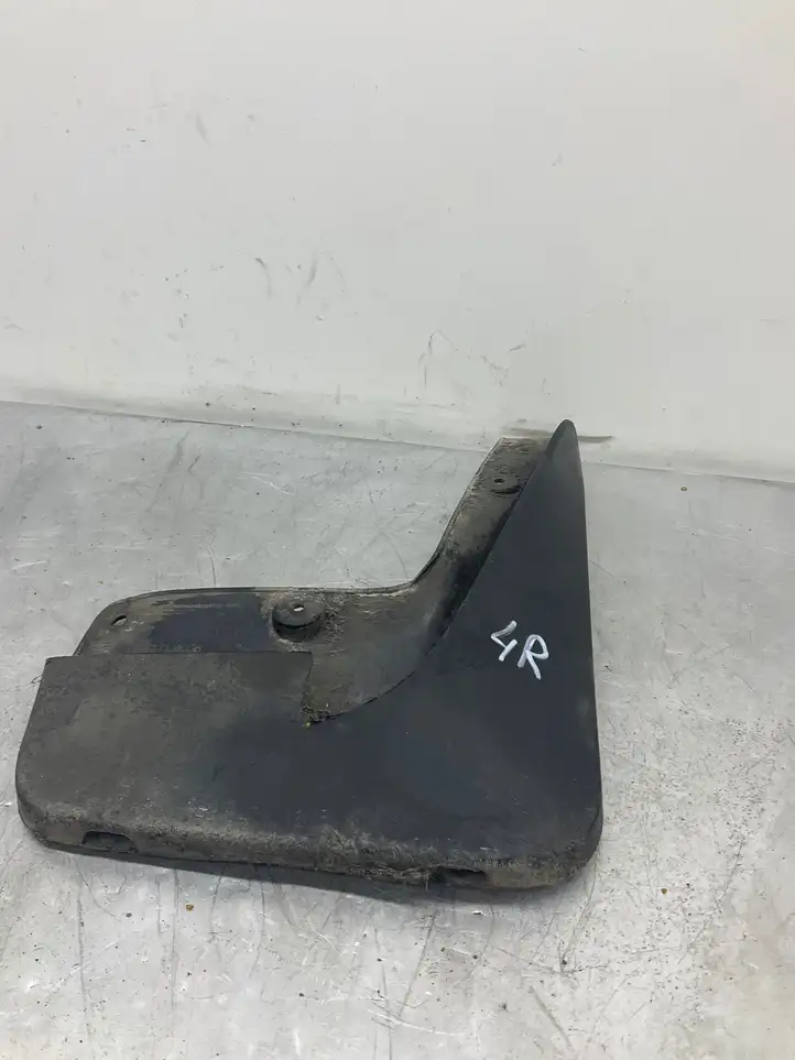 BMW 5 E60 E61 (2004 - 2010)  24223110 Комплект брызговиков