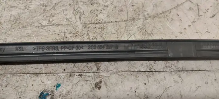 Volkswagen PASSAT B6 (2005 - 2010) 3C0854327 Накладка стоек лобового стекла — фото 4